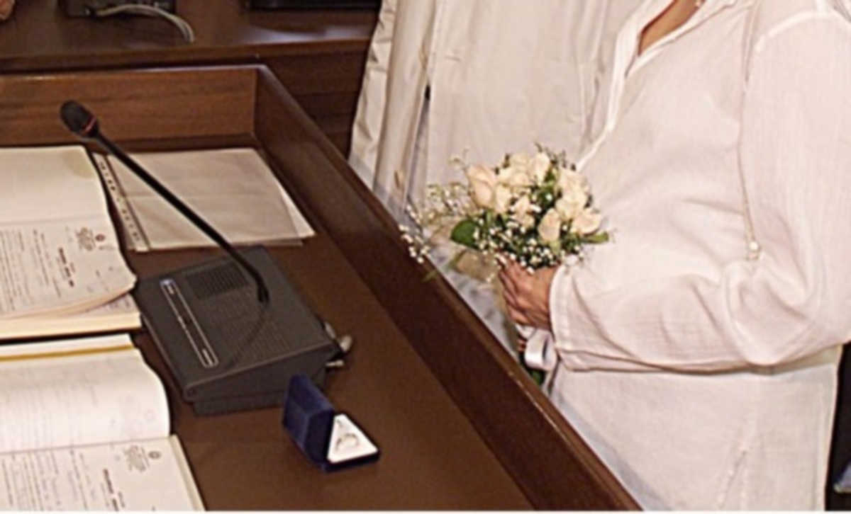 33χρονος παντρεύτηκε 85χρονη στην Κεφαλλονιά!