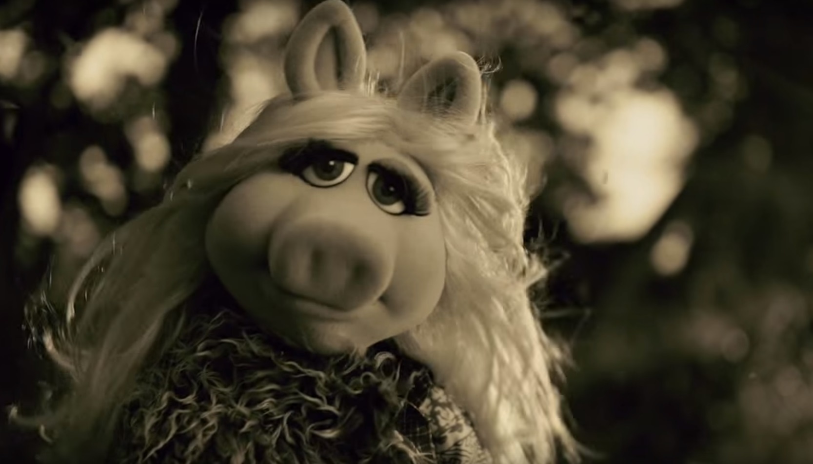 The Muppets: H Miss Piggy ερμηνεύει το «Hello» της Adele!