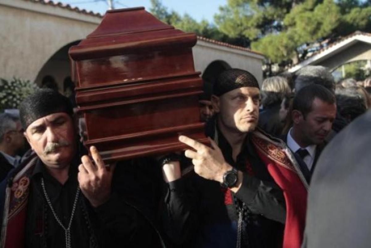 Με μαντινάδες το τελευταίο αντίο στον Γιώργο Ξυλούρη