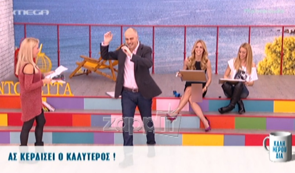 Ντορέττα Παπαδημητρίου: Το μίνι φόρεμα με το σκίσιμο δυσκόλεψε την παρουσιάστρια