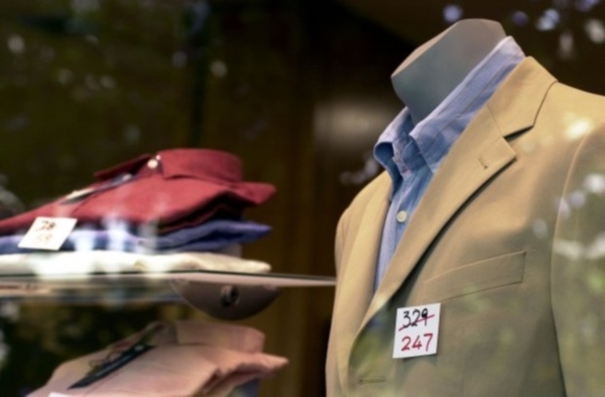 Συνέλαβαν καταστηματάρχη για το περιεχόμενο της βιτρίνας του!