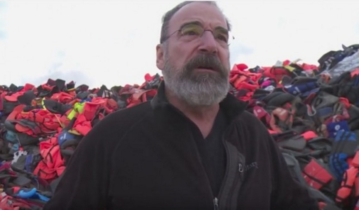 Πρωταγωνιστής του Homeland σώζει πρόσφυγες στη Λέσβο!