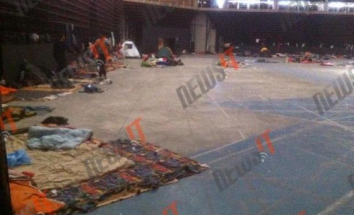 Εικόνες – σοκ από τις συνθήκες υγιεινής των προσφύγων στο γήπεδο του Τάε Κβον Ντο