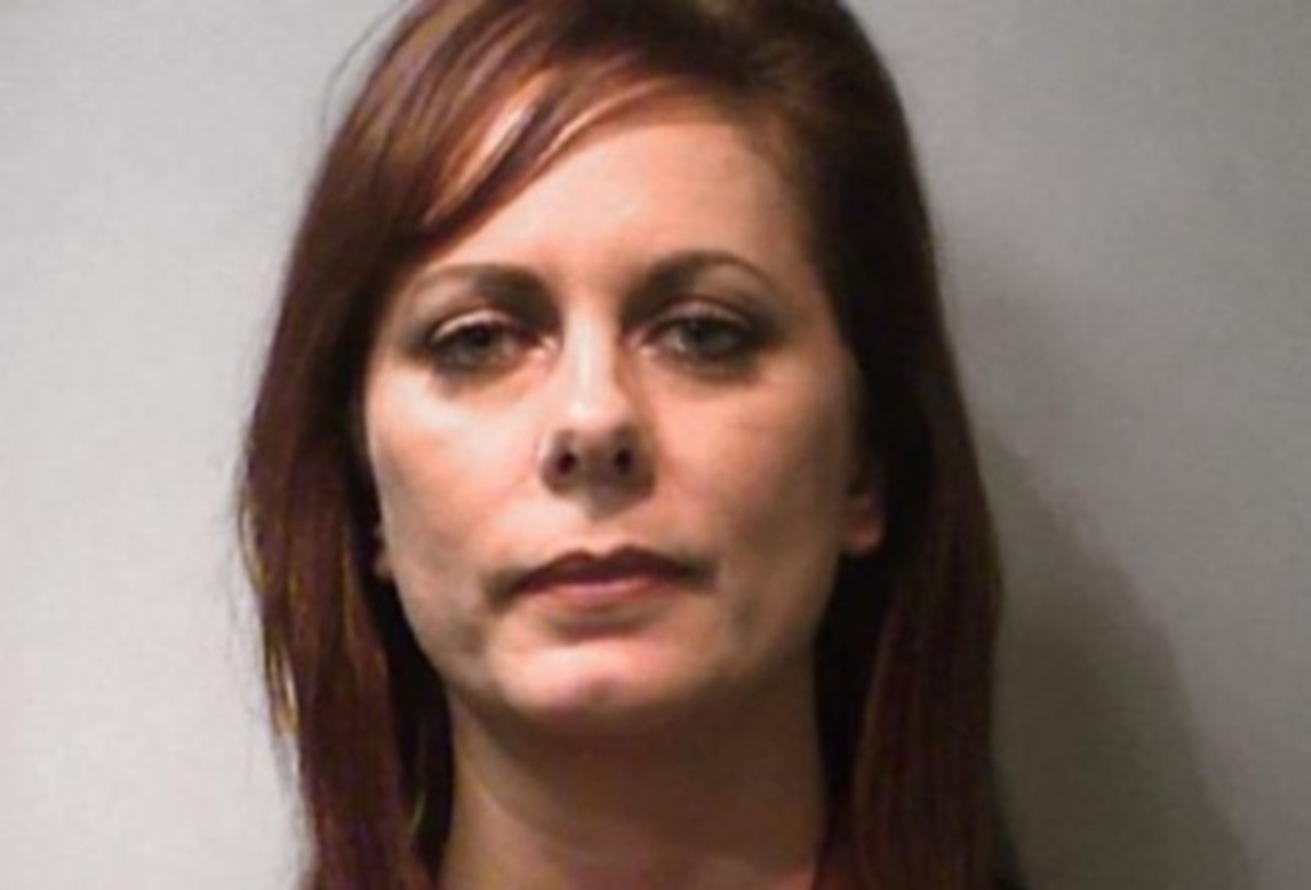 Θεία έκανε σεξ με τον ανήλικο ανιψιό της