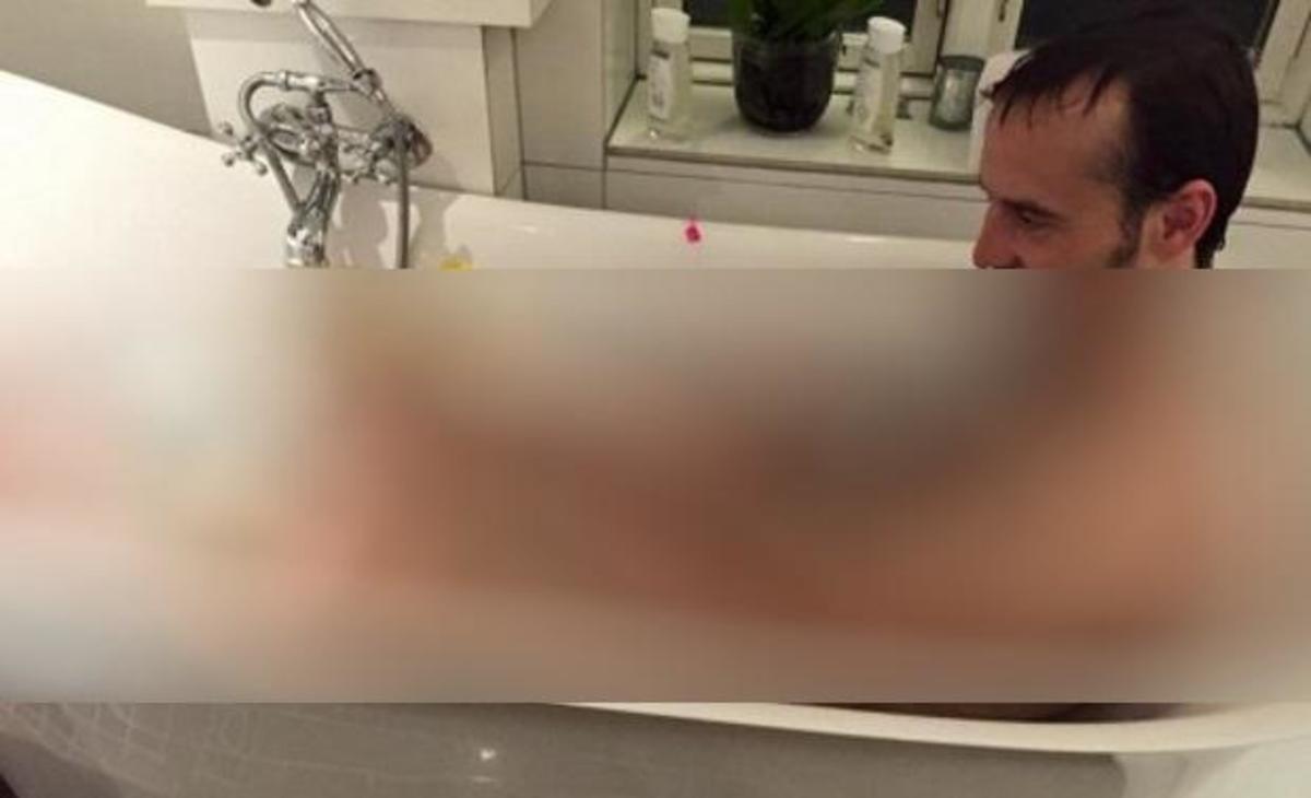 Σάλος με τη “γυμνή” φωτογραφία ηθοποιού που κάνει μπάνιο με την κόρη του!