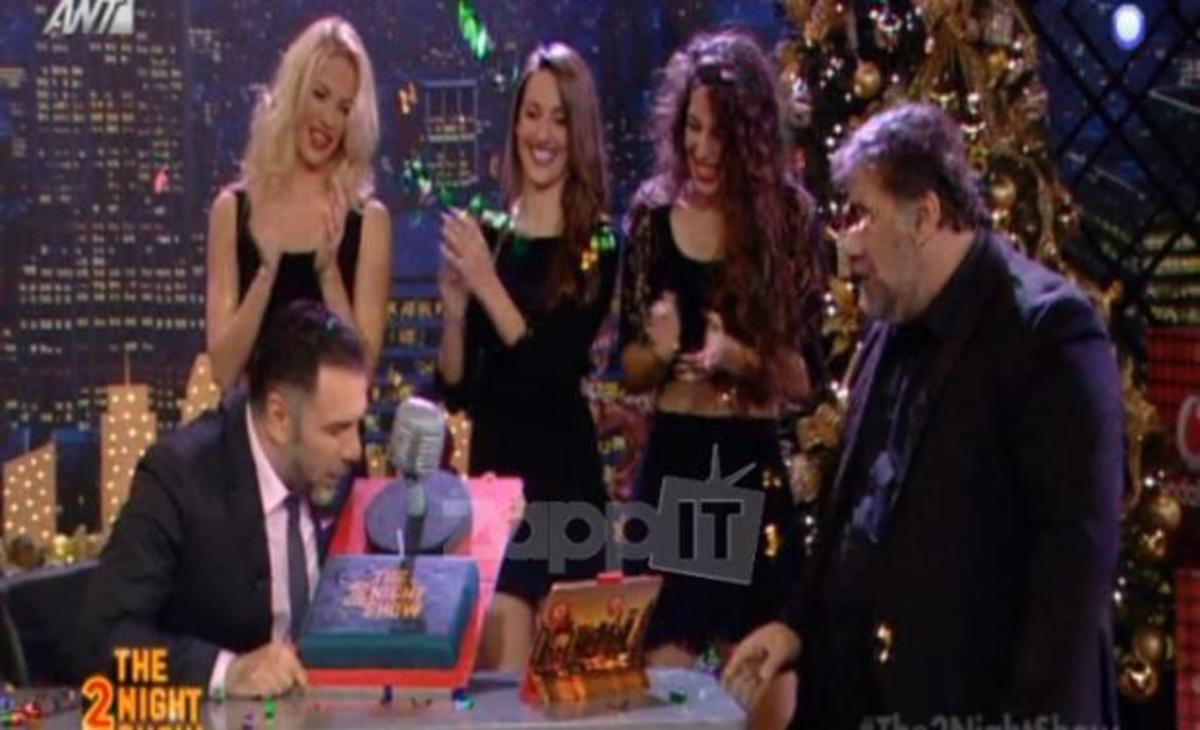 The 2night show: Πάρτι έκπληξη στο πλατό για τα γενέθλια του Γρηγόρη Αρναούτογλου