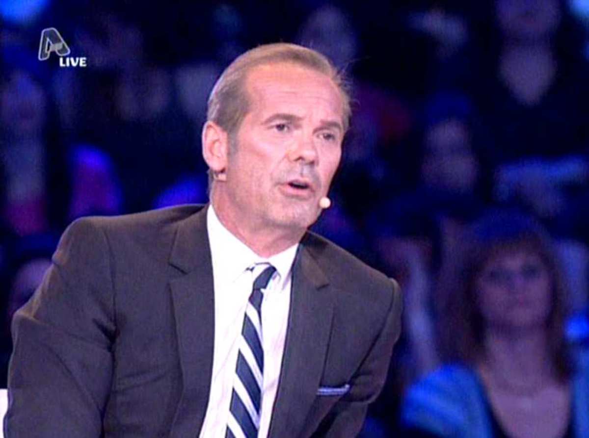 Κωστόπουλος: Σαν κότα είσαι ντυμένη!