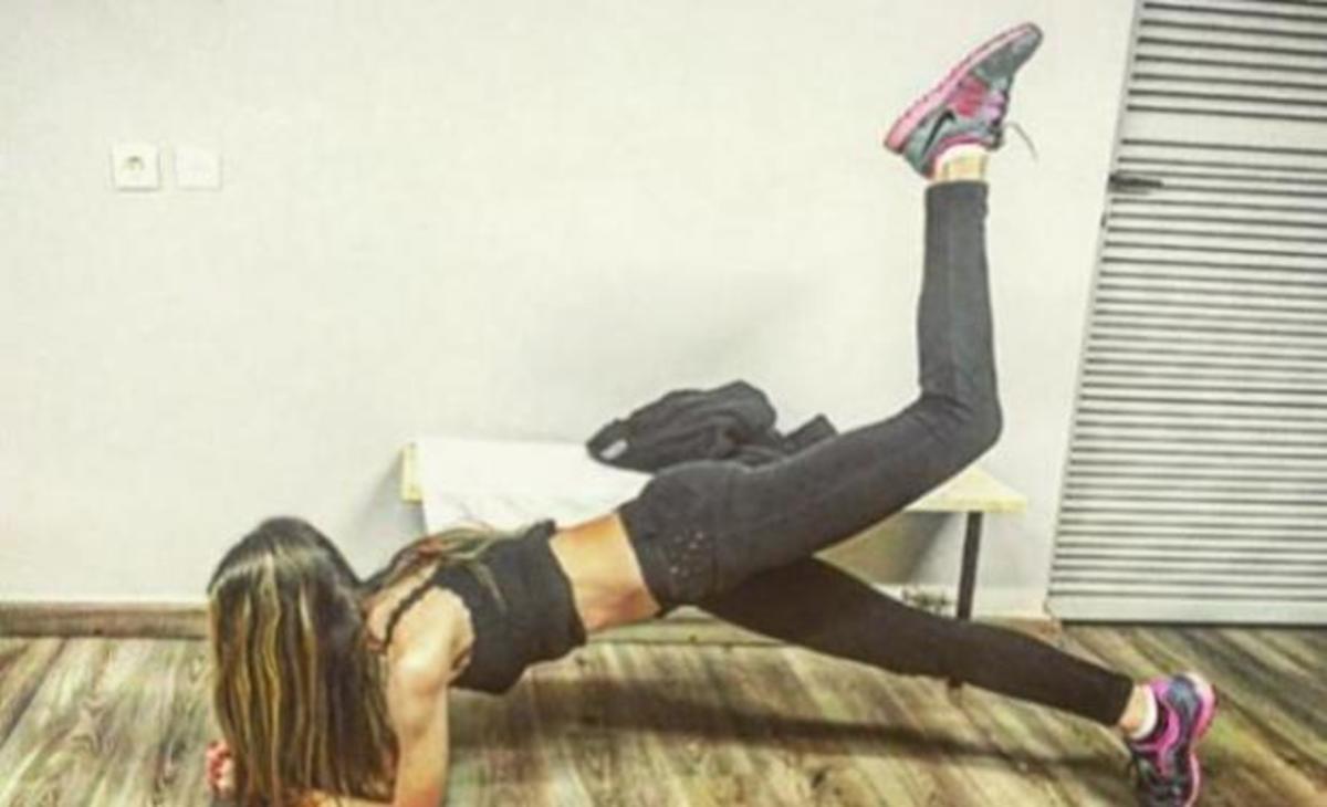 Νεαρή παρουσιάστρια ”λιώνει” στη γυμναστική!