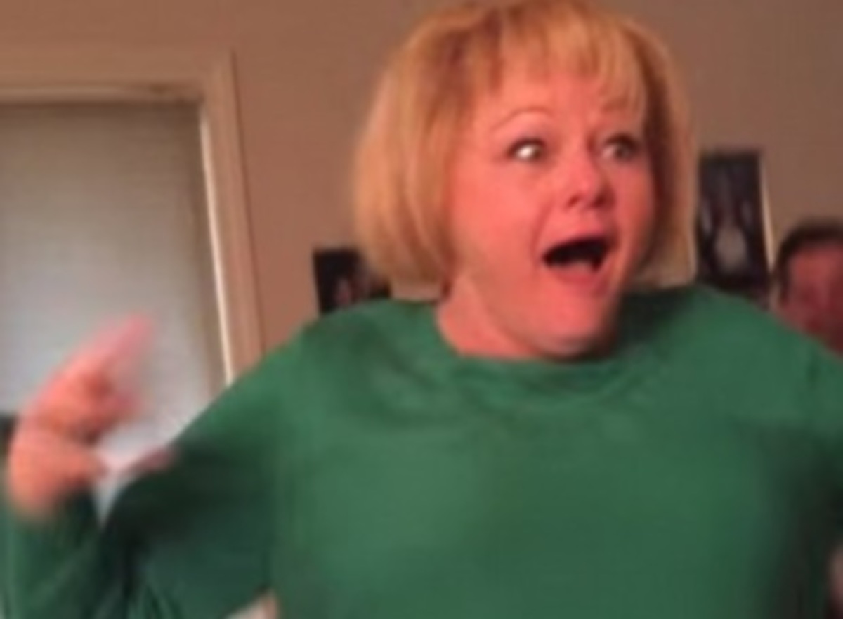 Τρελάθηκε με το …δώρο της οικογένειας της!