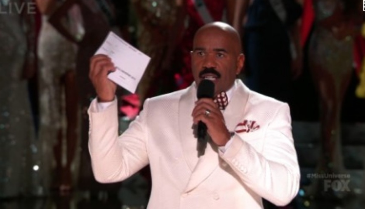 Μετά την επική γκάφα στα Μις Υφήλιος σειρά είχαν …τα Χριστούγεννα!