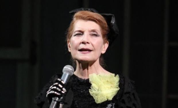 Κατέρρευσε στη σκηνή η Αιμιλία Υψηλάντη