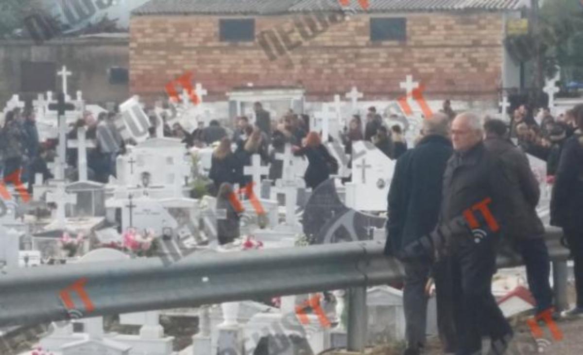 Σπαραγμός στην κηδεία των δύο φίλων από το Μεσολόγγι