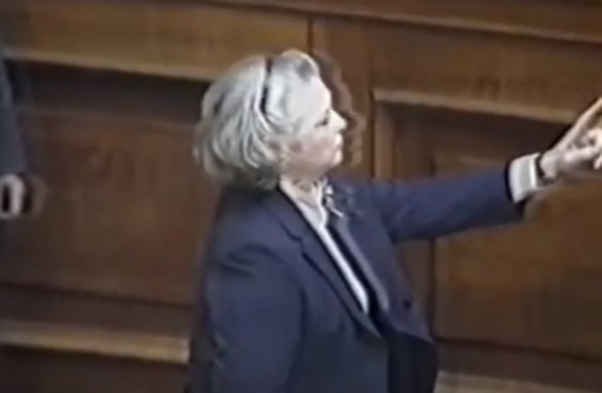 Άννα Συνοδινού: Τι είχε συμβεί με την Μαρίνα Δίζη στη Βουλή;