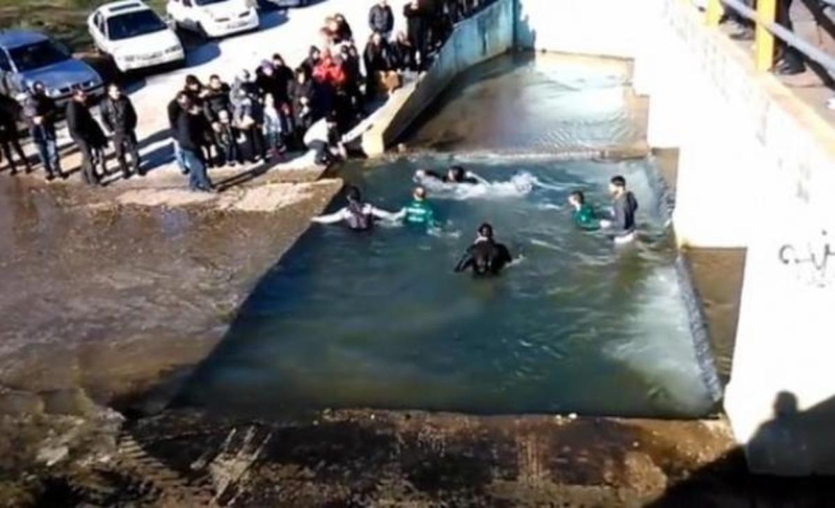 Σε ποια πόλη της Ελλάδας… έχασαν τον σταυρό των Θεοφανείων;