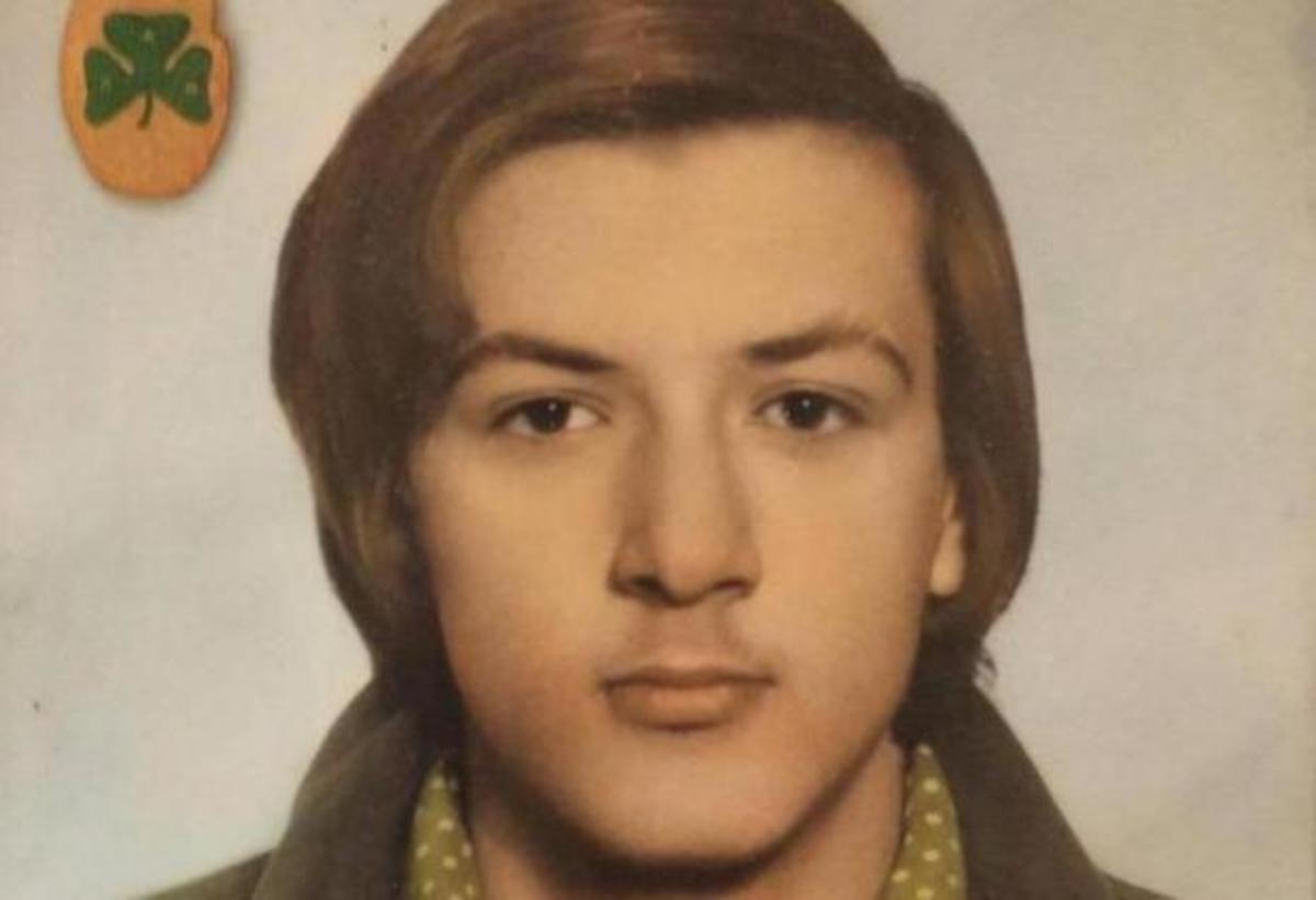 Eίναι πατέρας Έλληνα τραγουδιστή και είναι ολόιδιοι!