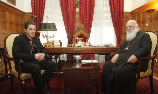 Ο Νίκος Οικονομόπουλος στον Αρχιεπίσκοπο!