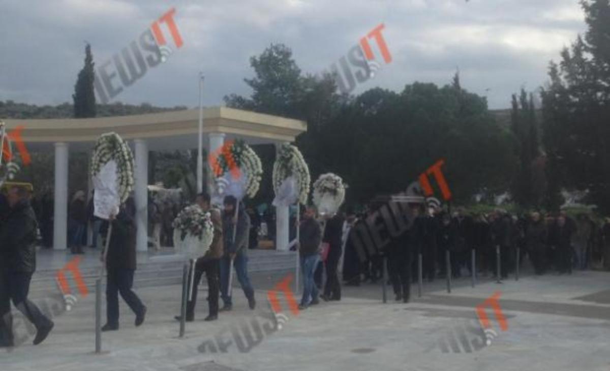 Θλίψη και οργή στην κηδεία της Ανθής Λινάρδου – Οι τελευταίες εξελίξεις της δολοφονίας που συγκλόνισε την Κοζάνη
