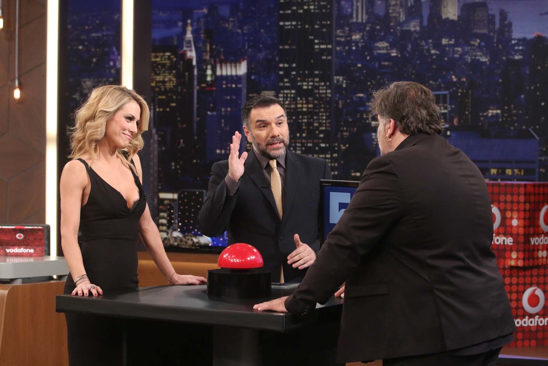 The 2night Show: Η Ντορέττα Παπαδημητρίου στον Γρηγόρη Αρναούτογλου!