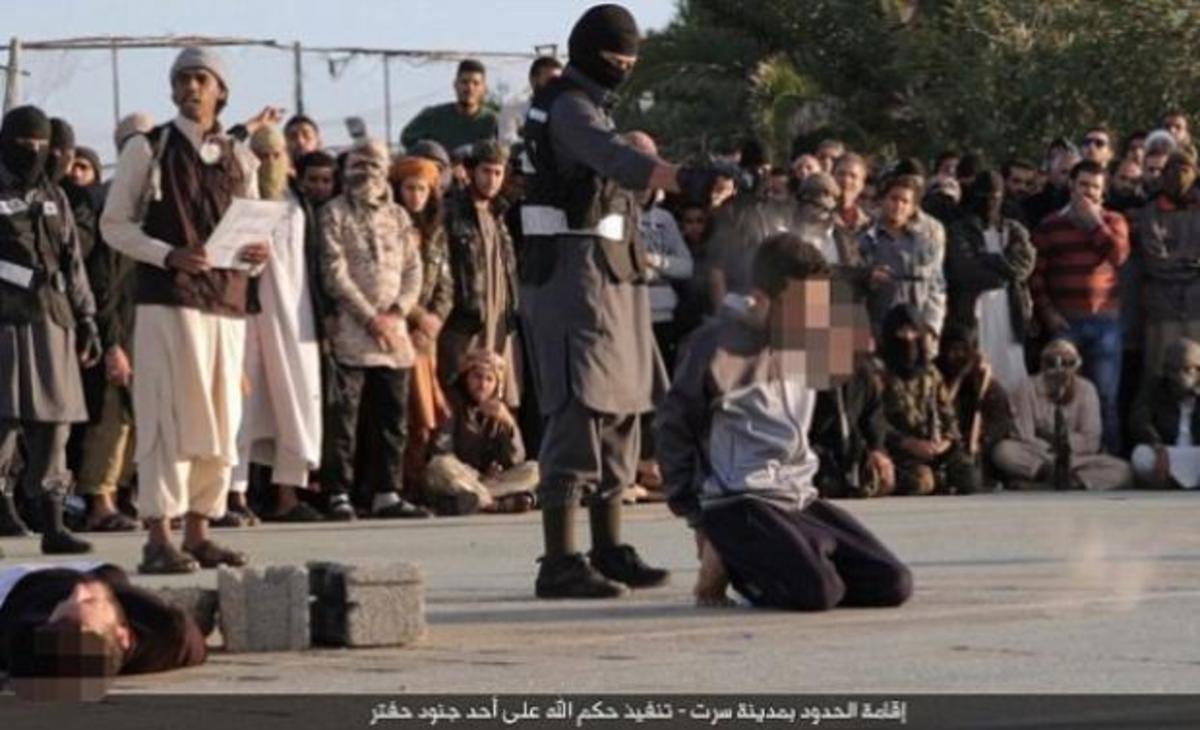 Διψούν για αίμα οι τζιχαντιστές – Εκτελούν 3 άντρες μπροστά σε πλήθος κόσμου (ΣΚΛΗΡΕΣ ΕΙΚΟΝΕΣ)