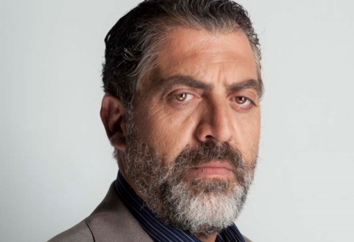 Κούλλης Νικολάου: Τι απαντά στις «καταγγελίες» ηθοποιών ότι μένουν απλήρωτοι σε παραγωγές του