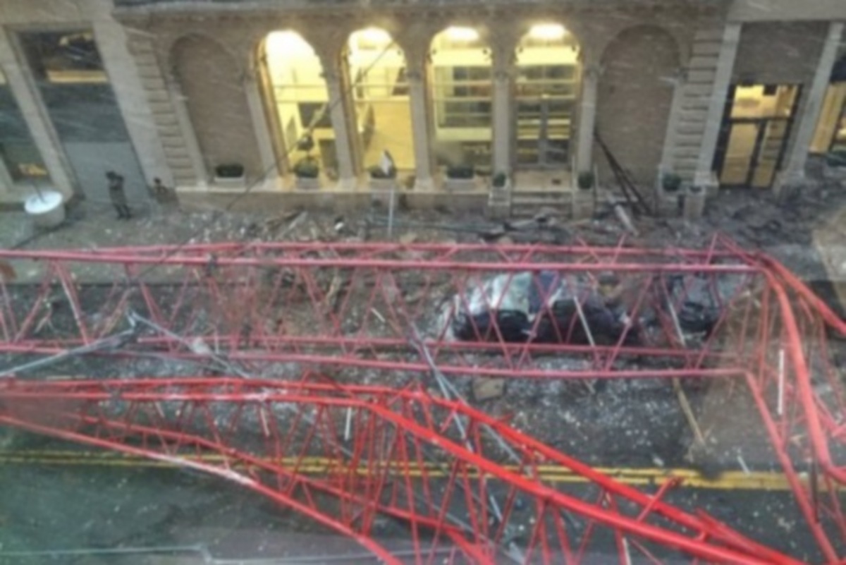 Νέα Υόρκη: Κατέρρευσε γερανός! Ένας νεκρός, δεκάδες τραυματίες! (ΒΙΝΤΕΟ & ΦΩΤΟ)