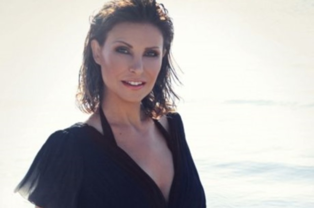 Δείτε το σπίτι της τραγουδίστριας Κωνσταντίνας και την εκπληκτική ομοιότητα με την κόρη της!