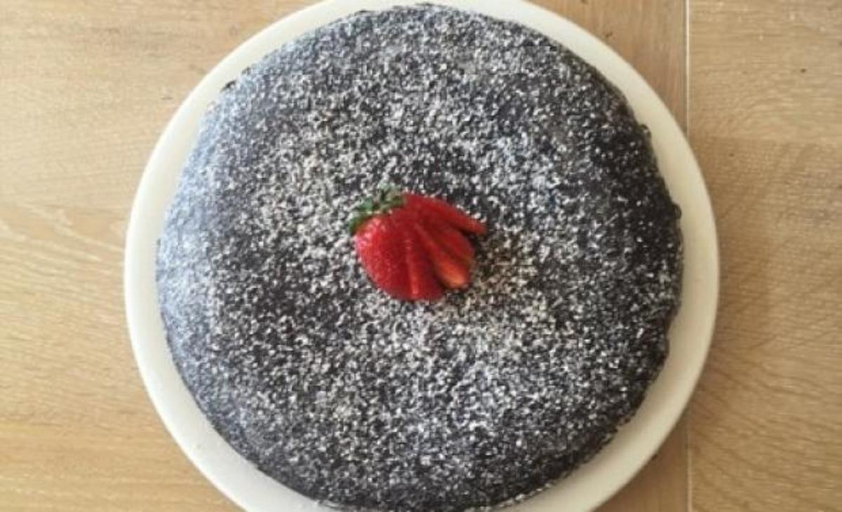 Το σοκολατένιο κέικ χωρίς αυγά, γάλα και βούτυρο που κάνει θραύση στο ίντερνετ!