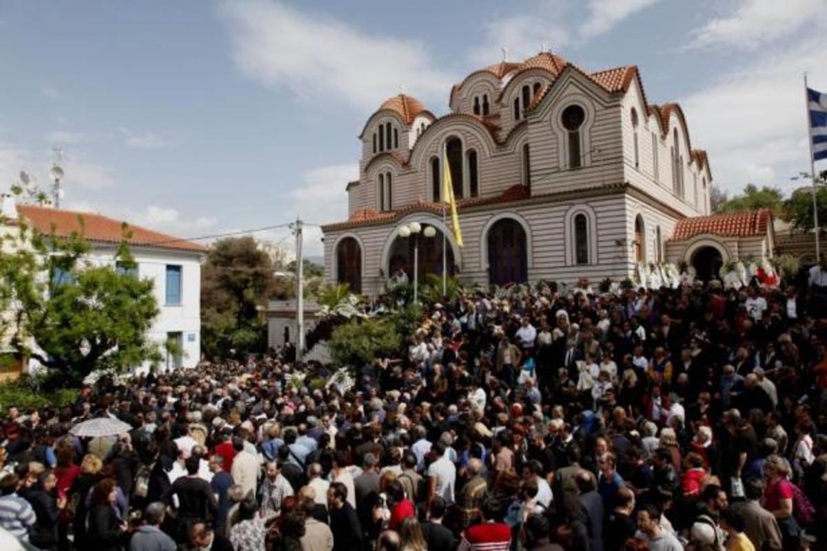 Συνεχίζεται το μυστήριο για την ταφή του Θανάση Βέγγου