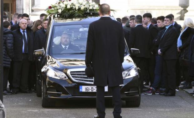 Οι δρόμοι του Δουβλίνου γέμισαν μαφιόζους για την κηδεία του γκάνγκστερ David Byrne