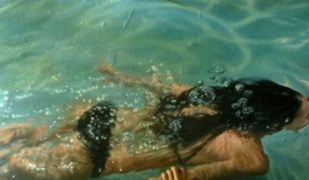 Νομίζεις ότι βλέπεις μια γυναίκα μέσα στη θάλασσα; Κοίταξε πιο κοντά και θα εκπλαγείς!