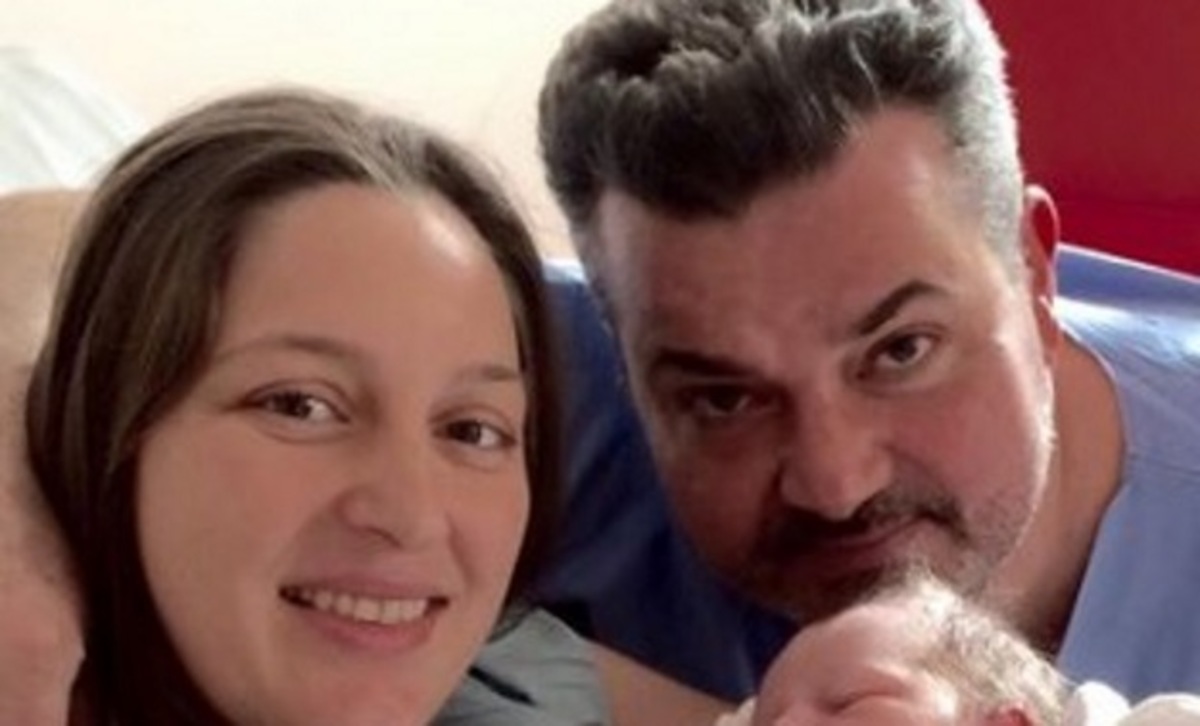 Η συγκινητική φωτογραφία και το μήνυμα του μαιευτήρα της συζύγου του Κωνσταντίνου Πανανά