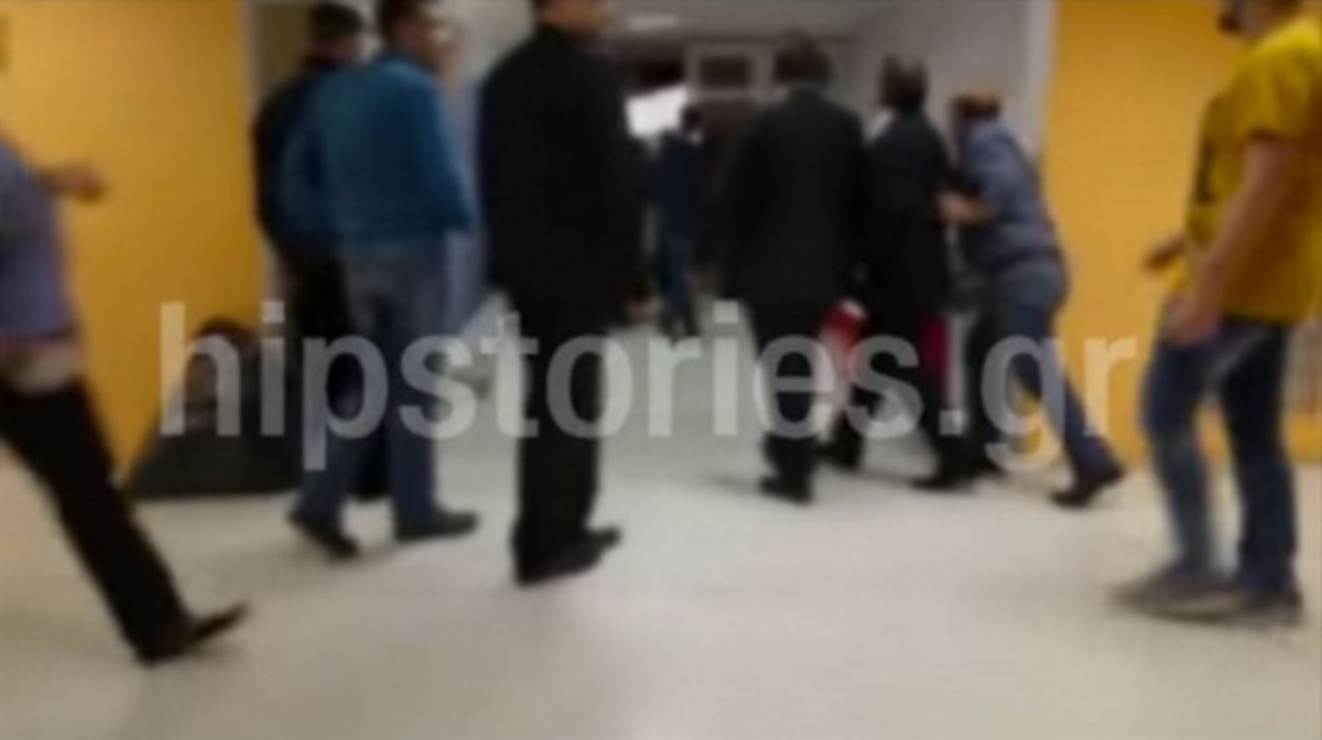 H στιγμή της εισβολής του Ρουβίκωνα στην ΕΡΤ! – BINTEO