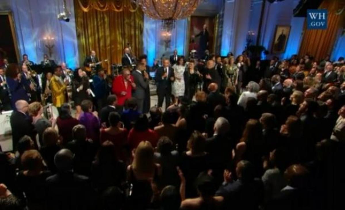 Ο Ομπάμα τραγούδησε και ξεσήκωσε το κοινό – Φόρος τιμής στον Ray Charles