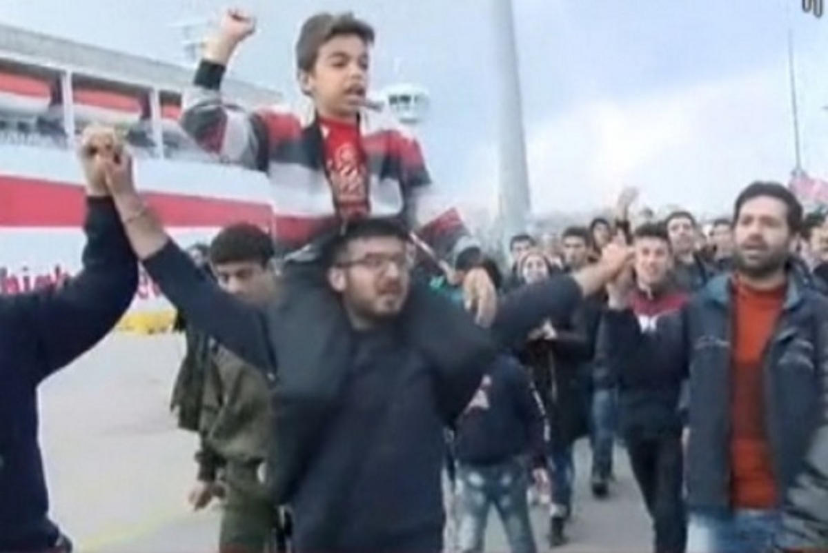 Ξεσηκώθηκαν πρόσφυγες και μετανάστες στον Πειραιά