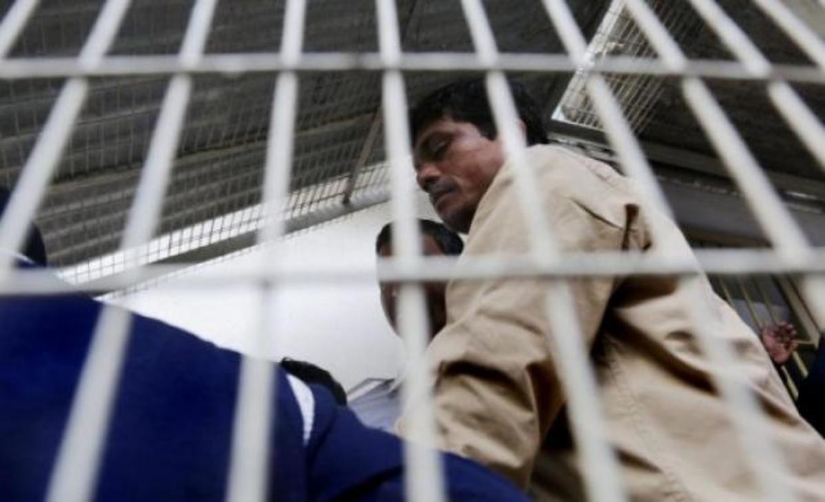 Φρίκη! Βίασε και πυρπόλησε 15χρονη στην ταράτσα του σπιτιού της