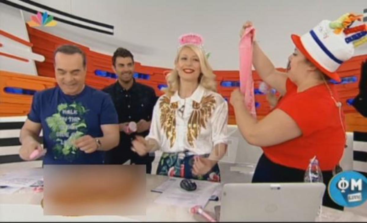 Πρωτότυπο! Η Μαρία Μπακοδήμου έσβησε τα κεράκια σε γιγαντιαίο burger!