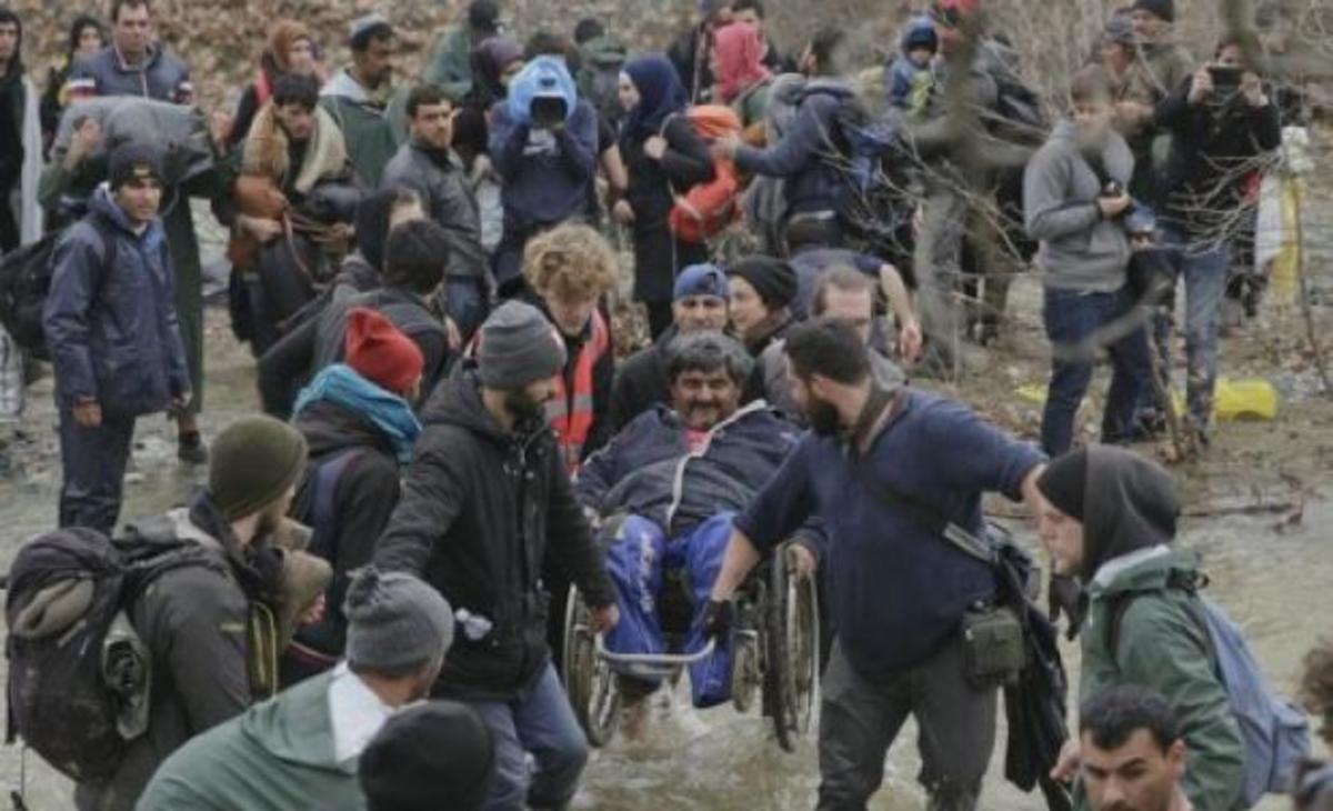 Η πιο συγκλονιστική εικόνα από την Έξοδο της Ειδομένης – ΦΩΤΟ