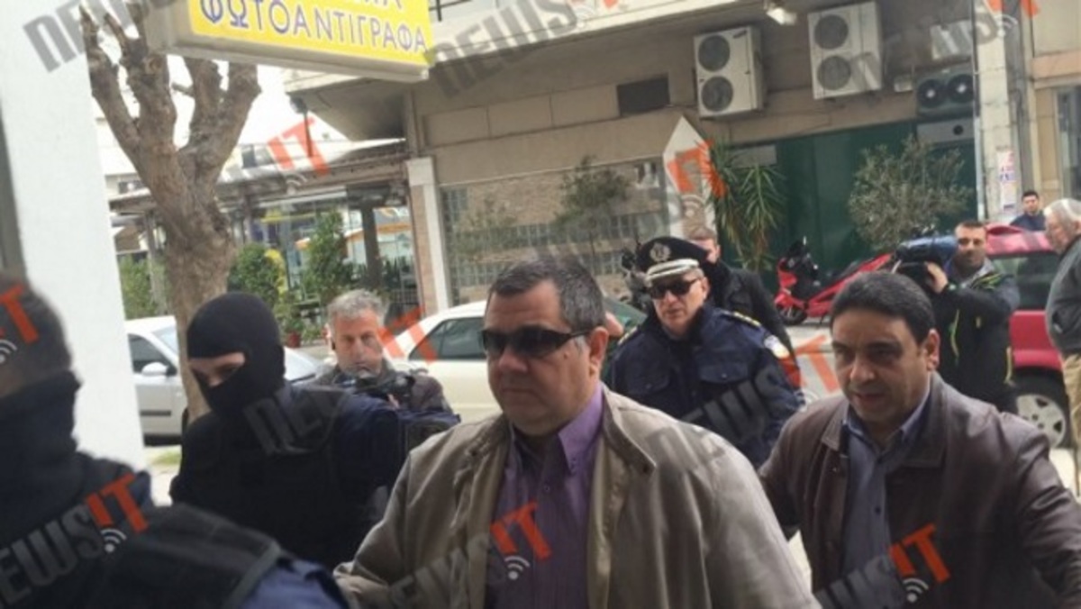 Στο σπίτι του ο Ρουπακιάς, στο χώμα ο Παύλος Φύσσας – Αποφυλακίστηκε ο δολοφόνος του