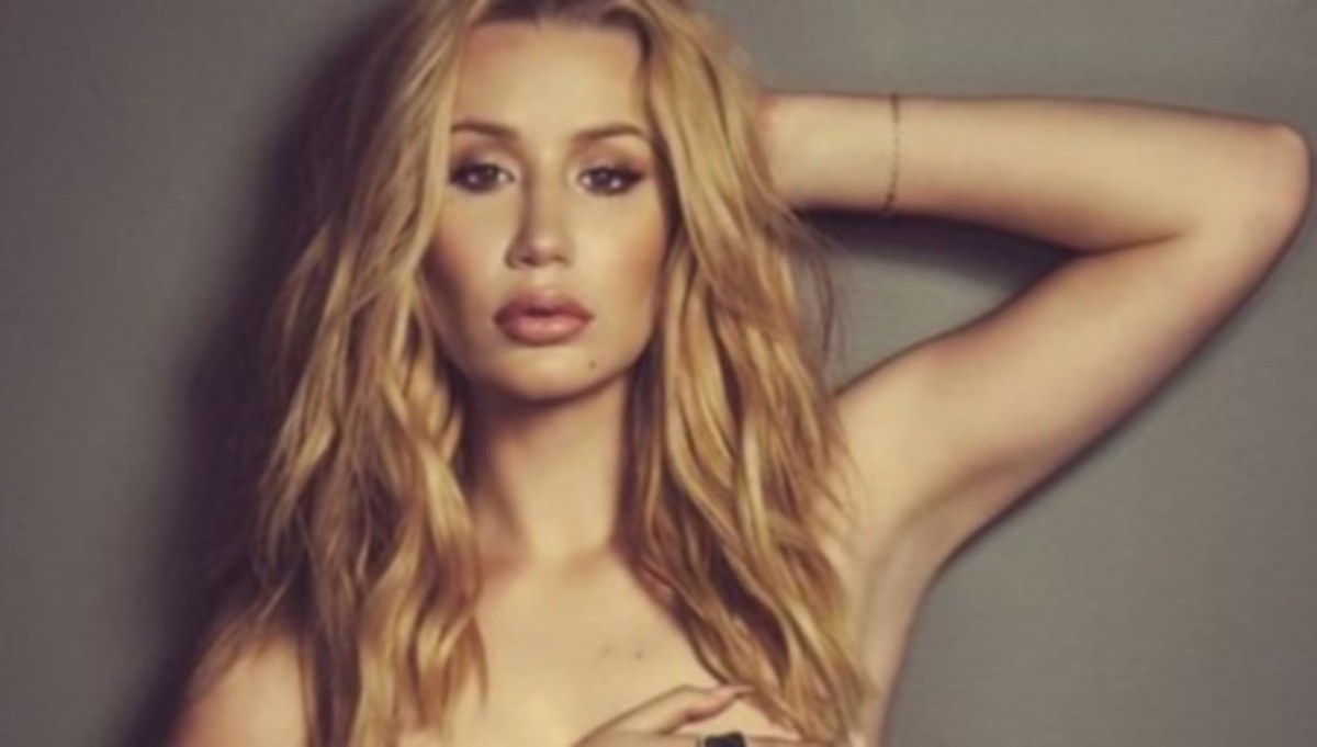 Topless και χωρίς ρετούς η Iggy Azalea! Δείτε τη φωτογραφία της πριν την επεξεργασία!