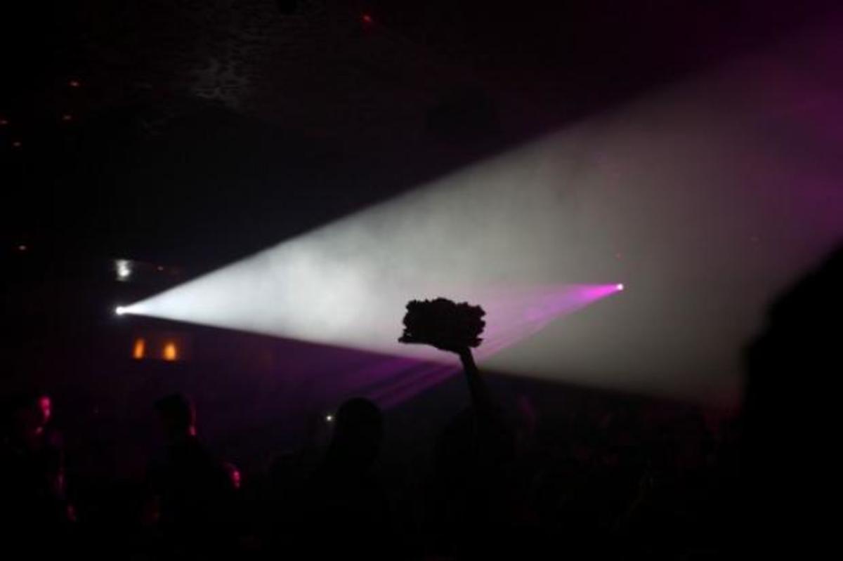 Βόλος: Πασίγνωστος τραγουδιστής ''δάγκωσε'' φίλη του – 37.000€ έγιναν δανεικά και αγύριστα!