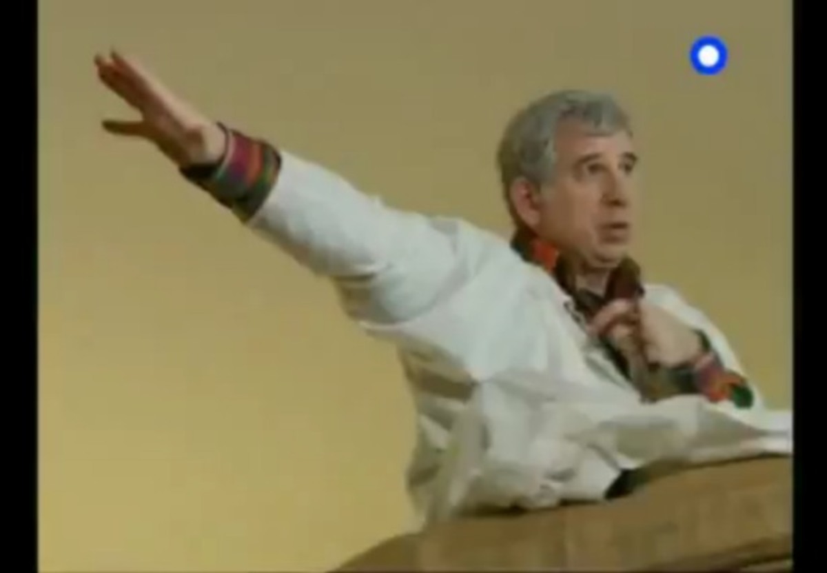 Το στυλίτη μοναχό παριστάνει ο Νικηφόρος, τον Κομφουκιανισμό ασπάζεται ο Μίμης!