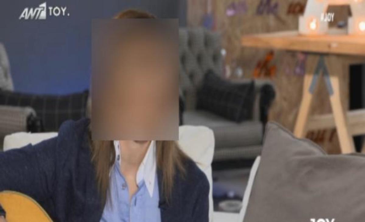 Ελληνίδα τραγουδίστρια: «Βγήκα πρώτη φορά από το σπίτι στα 18, η μαμά μου ήταν πολύ αυστηρή»!