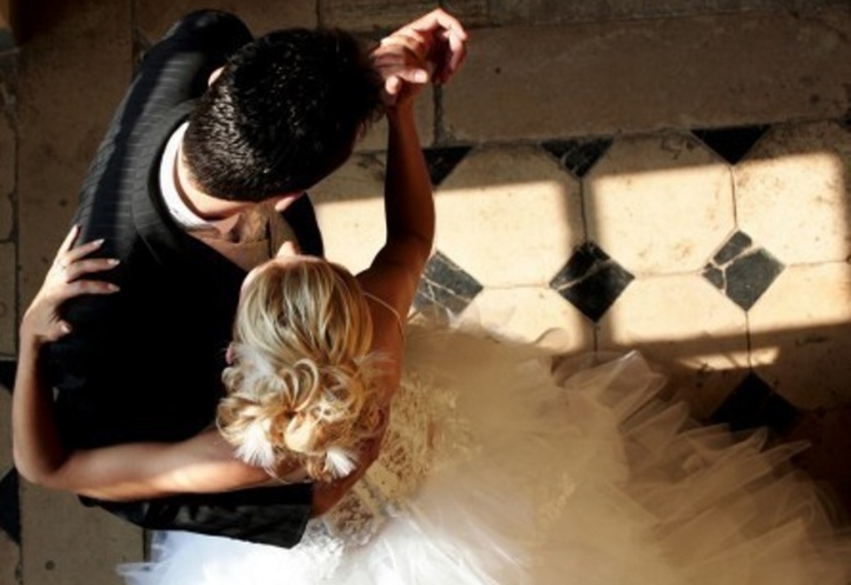 Πρώτη νύχτα γάμου με ξύλο – Γροθιές στη νύφη και σφαλιάρες στην πεθερά!