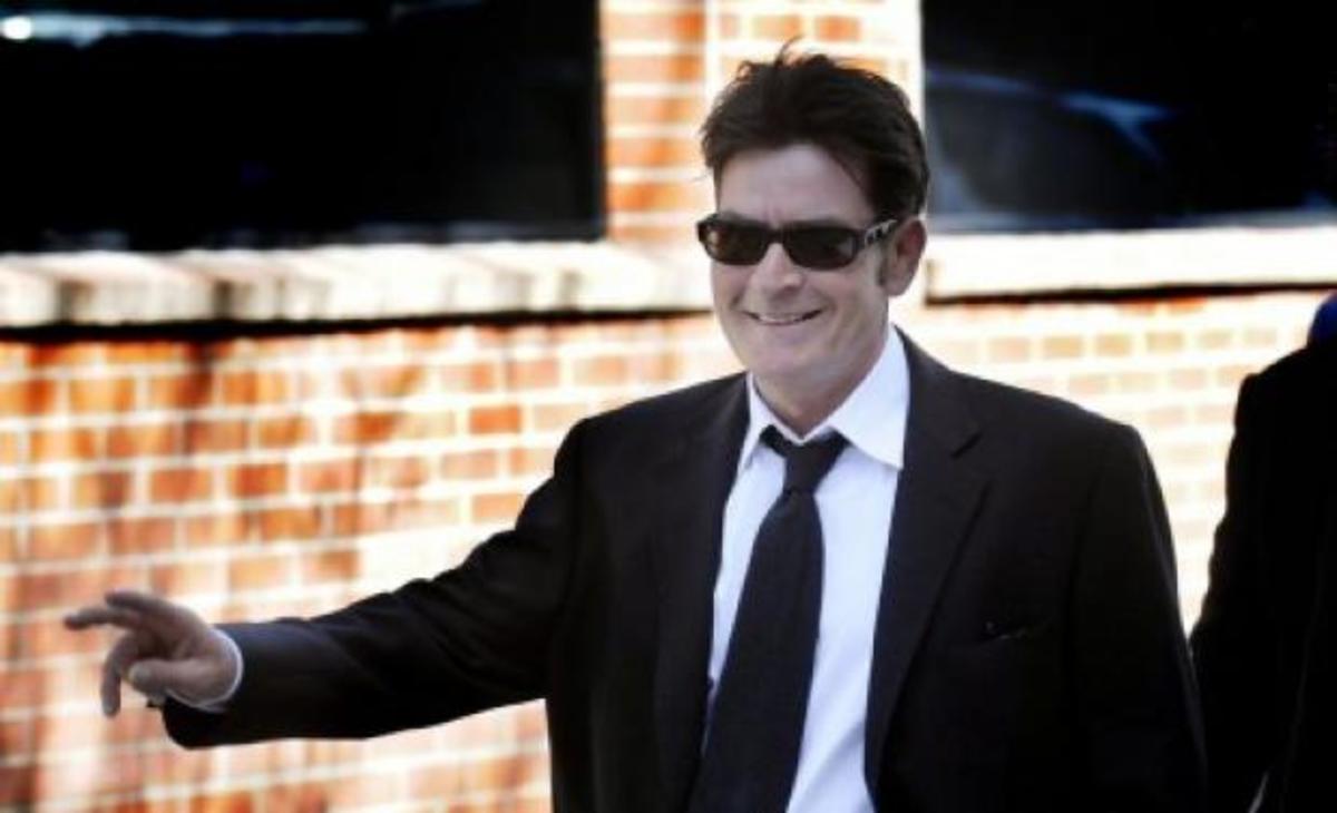 Charlie Sheen: Πλήρωσε να σκοτώσουν πρώην του και έκρυψε από ερωμένη του ότι έχει HIV;