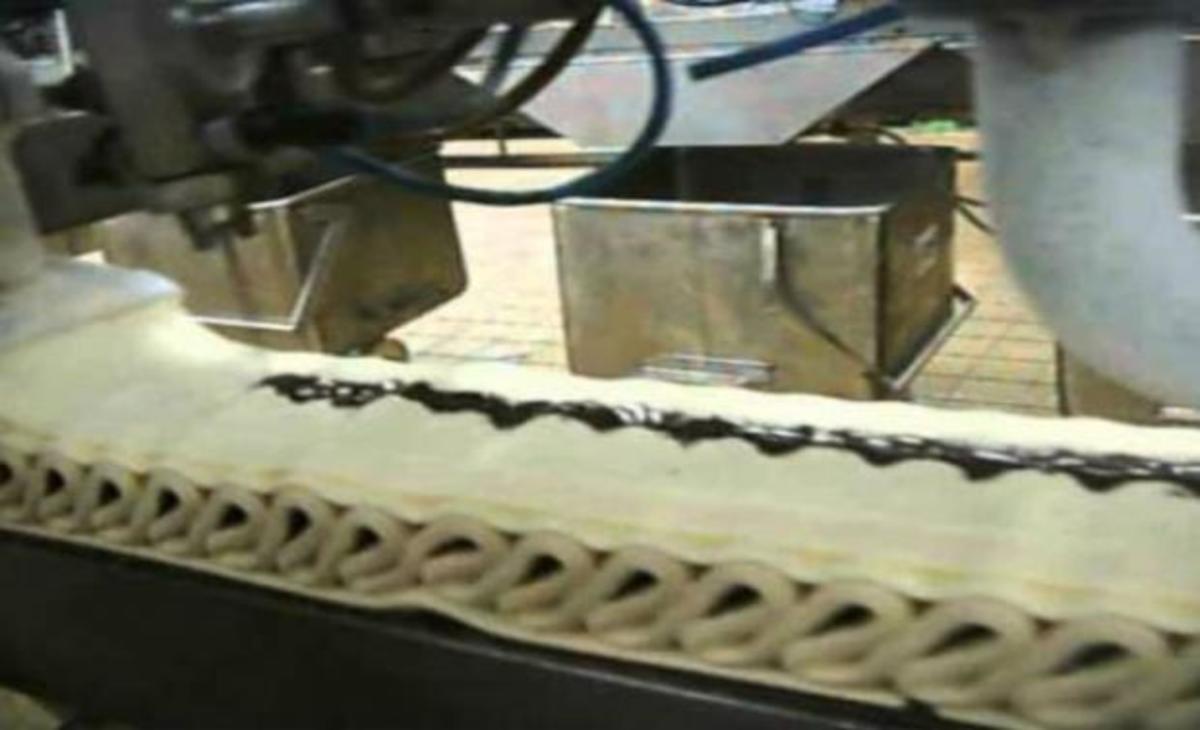 Εκπληκτικό βίντεο: Δείτε πως φτιάχνεται μέσα στο εργοστάσιο το παγωτό Viennetta!