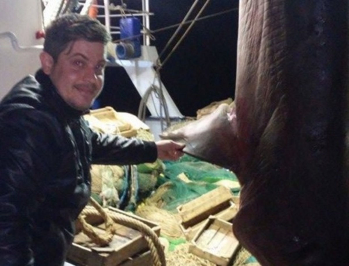 Έριξε τα δίχτυα στη θάλασσα και δεν μπορούσε να τα σηκώσει