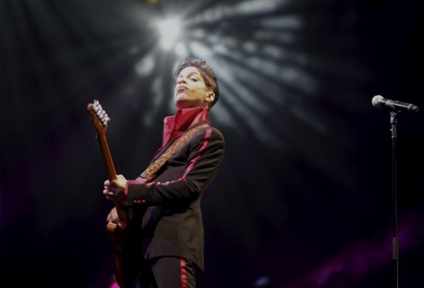 Prince: Υπερβολική δόση η αιτία του θανάτου του;