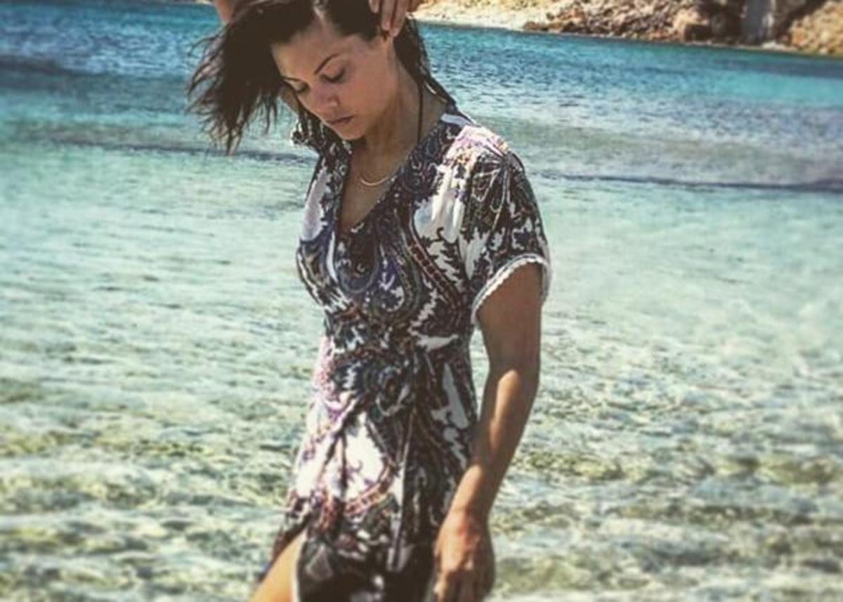 Μαρία Κορινθίου: Φοράει μόνο ένα λευκό body και… αυτιά λαγού!