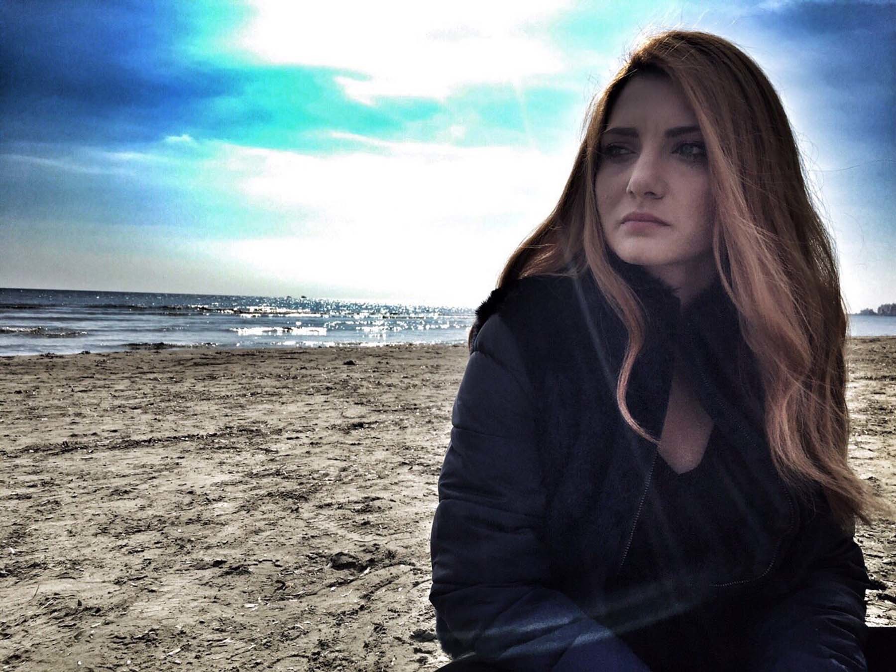 Δίδυμα Φεγγάρια: Η Αγάπη μαθαίνει όλη την αλήθεια για την δίδυμη αδερφή της και πέφτει απ’ τα σύννεφα