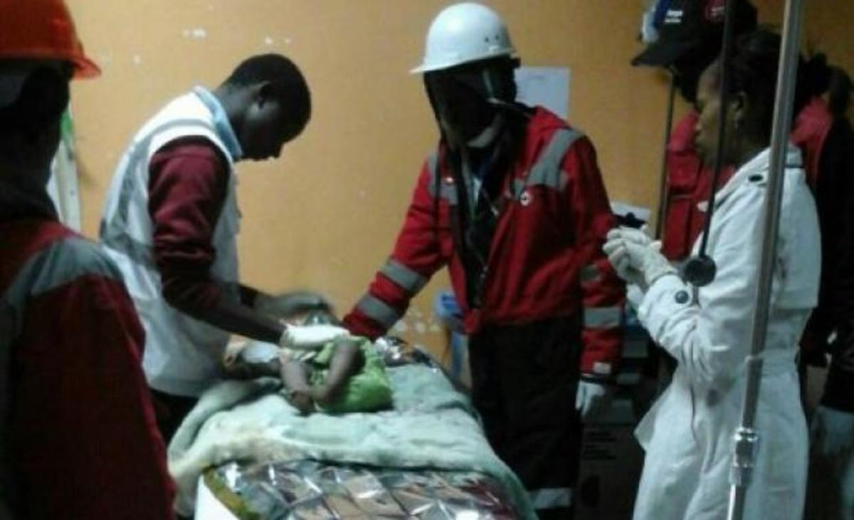 Κένυα: Θαύμα στα συντρίμμια! Βρήκαν ζωντανό βρέφος 1,5 έτους!